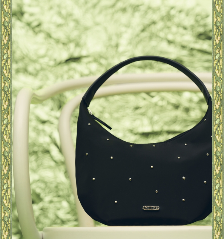 Studded moon-shaped bag商品イメージ