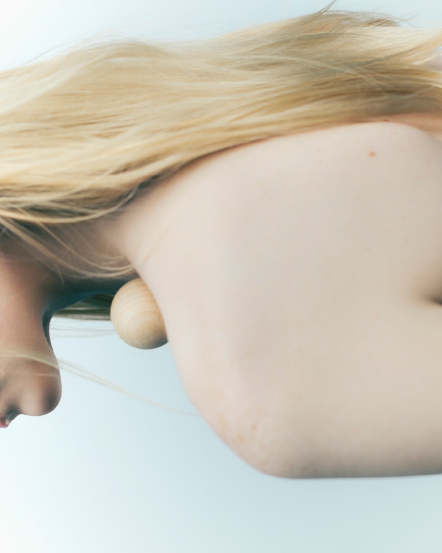 女性のイメージ写真