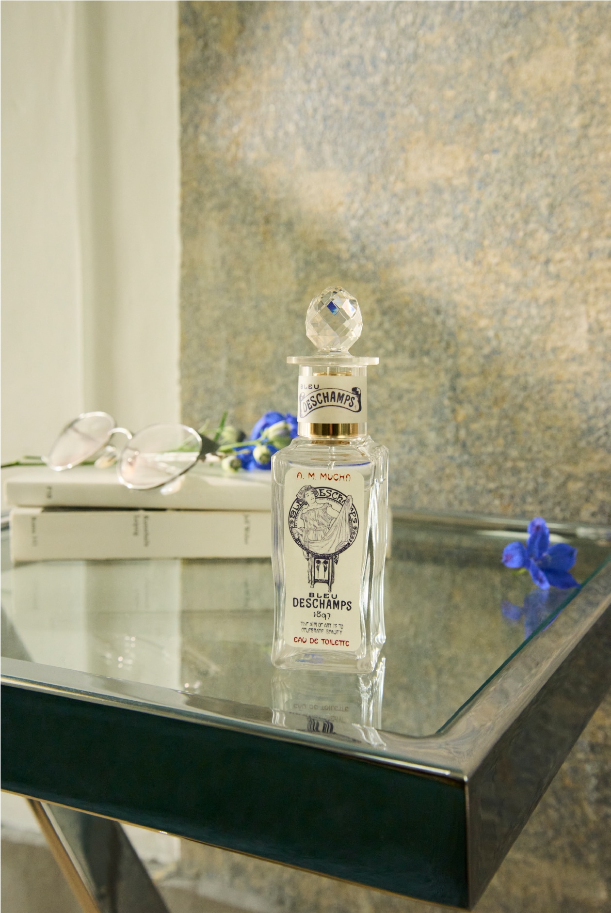 MUCHA BLUE DECHAMPS 1897のメインビジュアル　商品一覧へ遷移