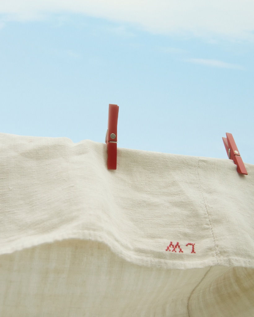 イメージ写真：天日干しされるリネン