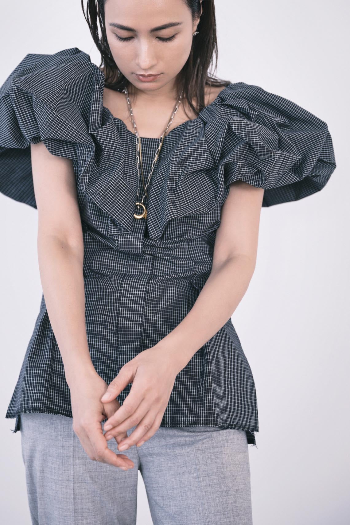 ruffle blouse × tapered pants